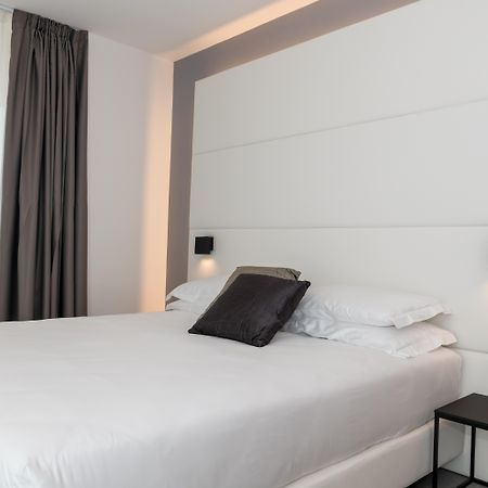 J44 Lifestyle Hotel Lido di Jesolo Esterno foto A room at the hotel