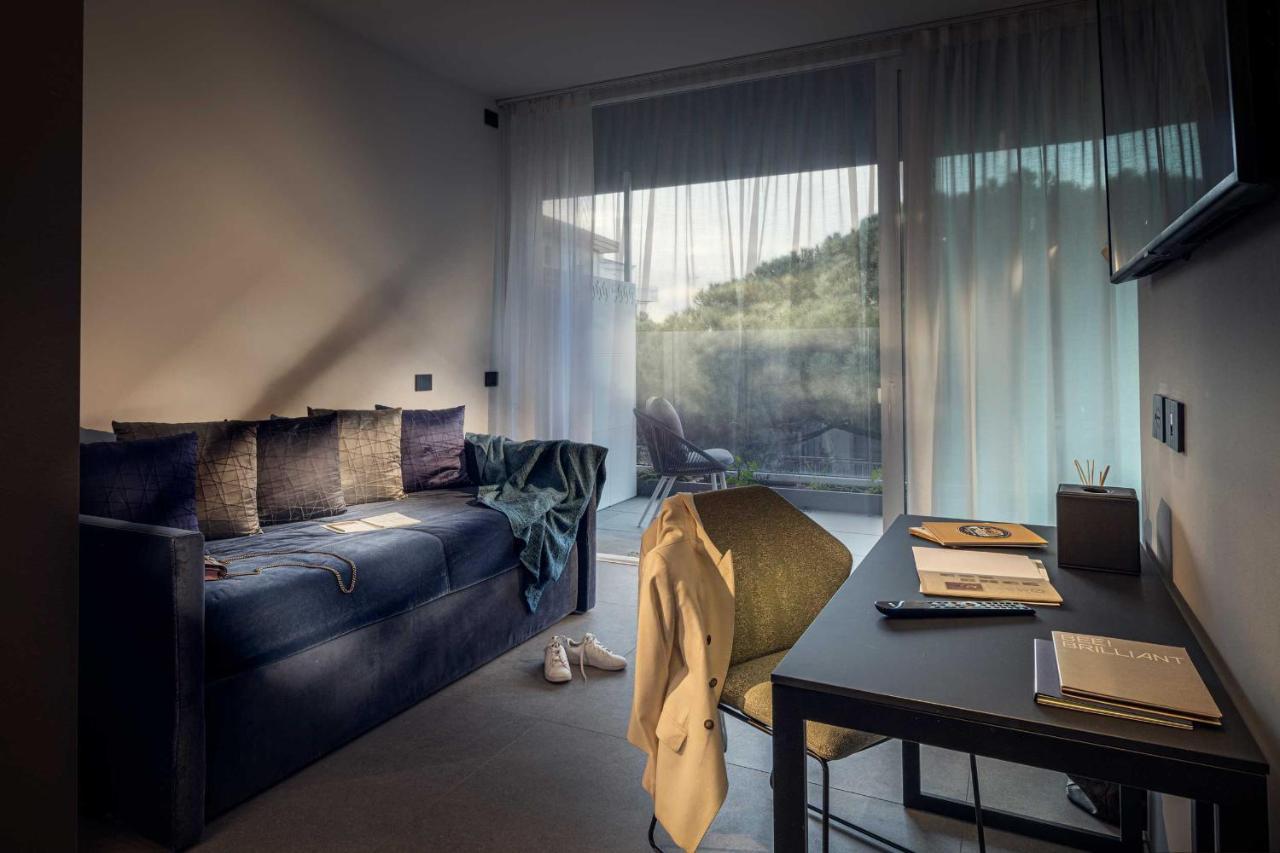 J44 Lifestyle Hotel Lido di Jesolo Esterno foto A room at the hotel