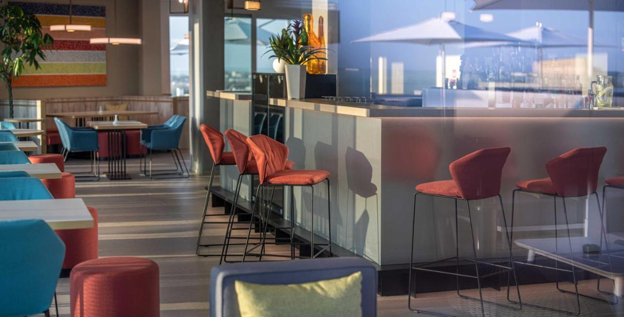 J44 Lifestyle Hotel Lido di Jesolo Esterno foto The bar at the 101 Sky Bar