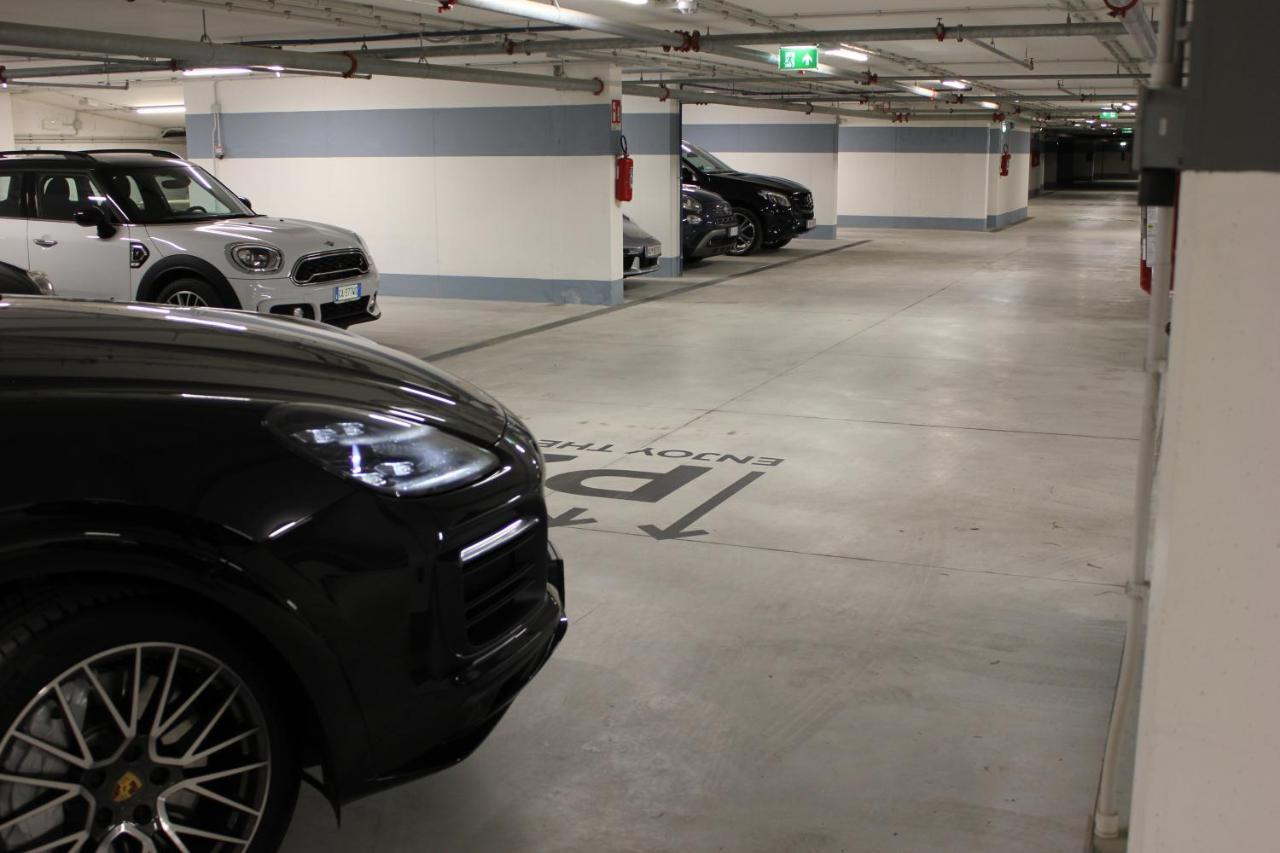 J44 Lifestyle Hotel Lido di Jesolo Esterno foto The car park at the new terminal