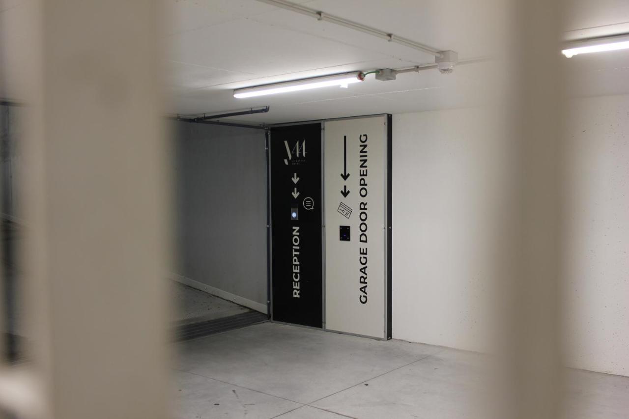 J44 Lifestyle Hotel Lido di Jesolo Esterno foto Automatic door