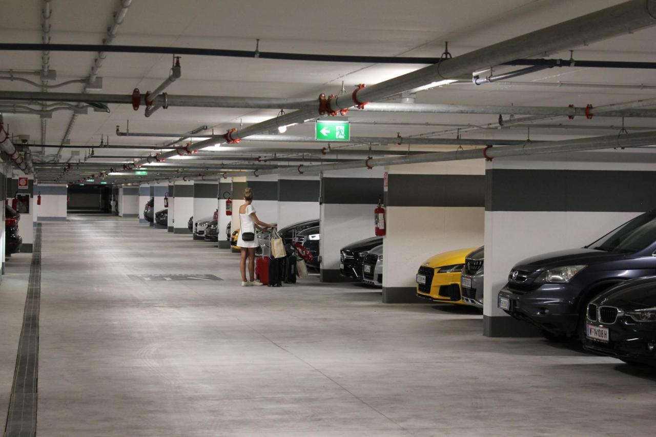 J44 Lifestyle Hotel Lido di Jesolo Esterno foto The underground car park