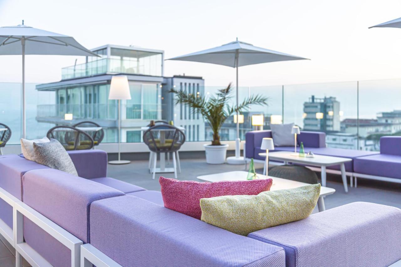 J44 Lifestyle Hotel Lido di Jesolo Esterno foto The rooftop bar