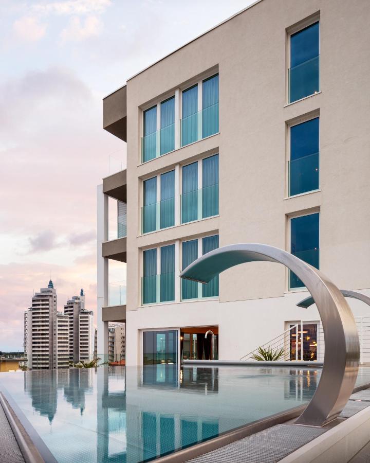 J44 Lifestyle Hotel Lido di Jesolo Esterno foto The Infinity Pool at The Ivy