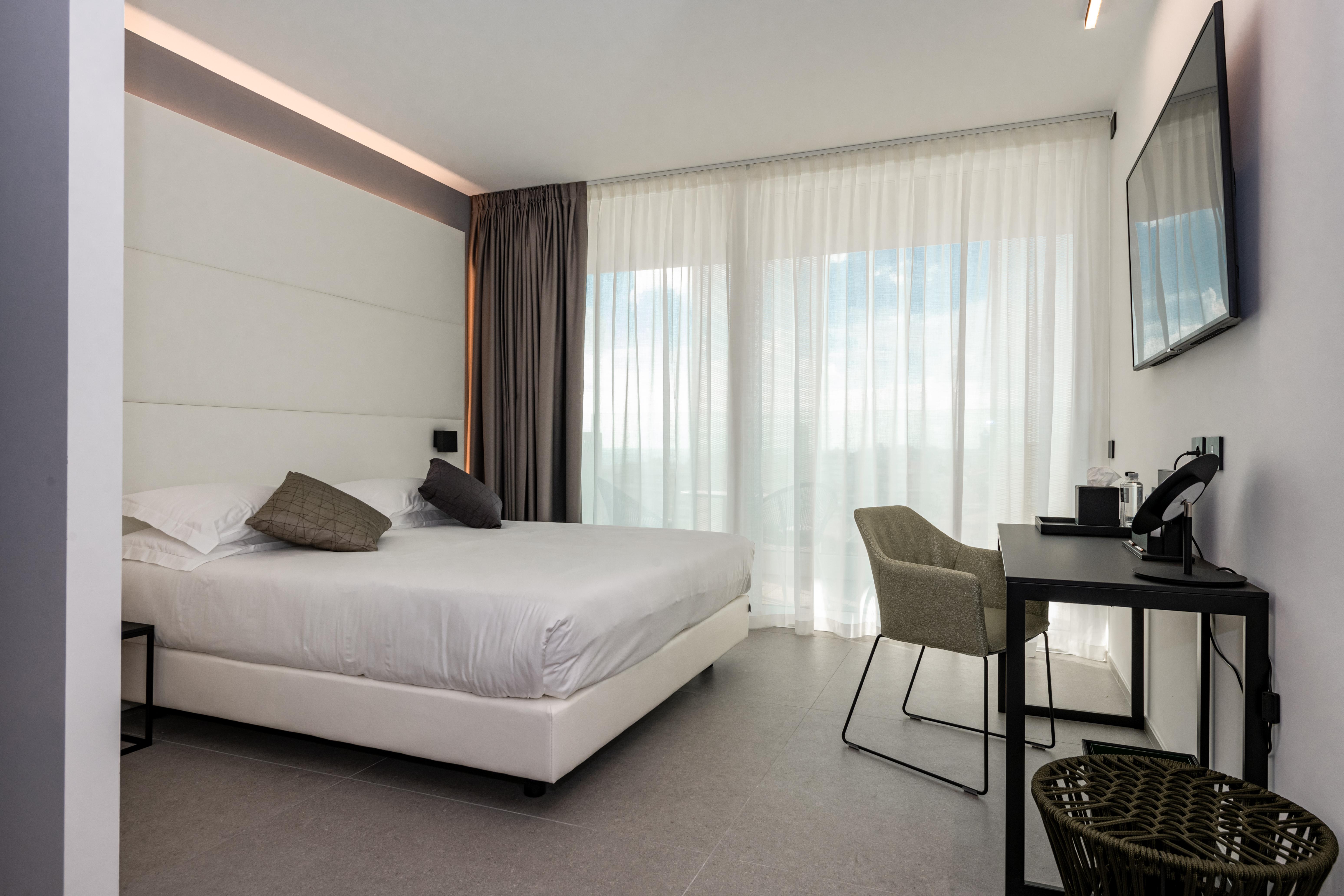 J44 Lifestyle Hotel Lido di Jesolo Esterno foto A room at the hotel