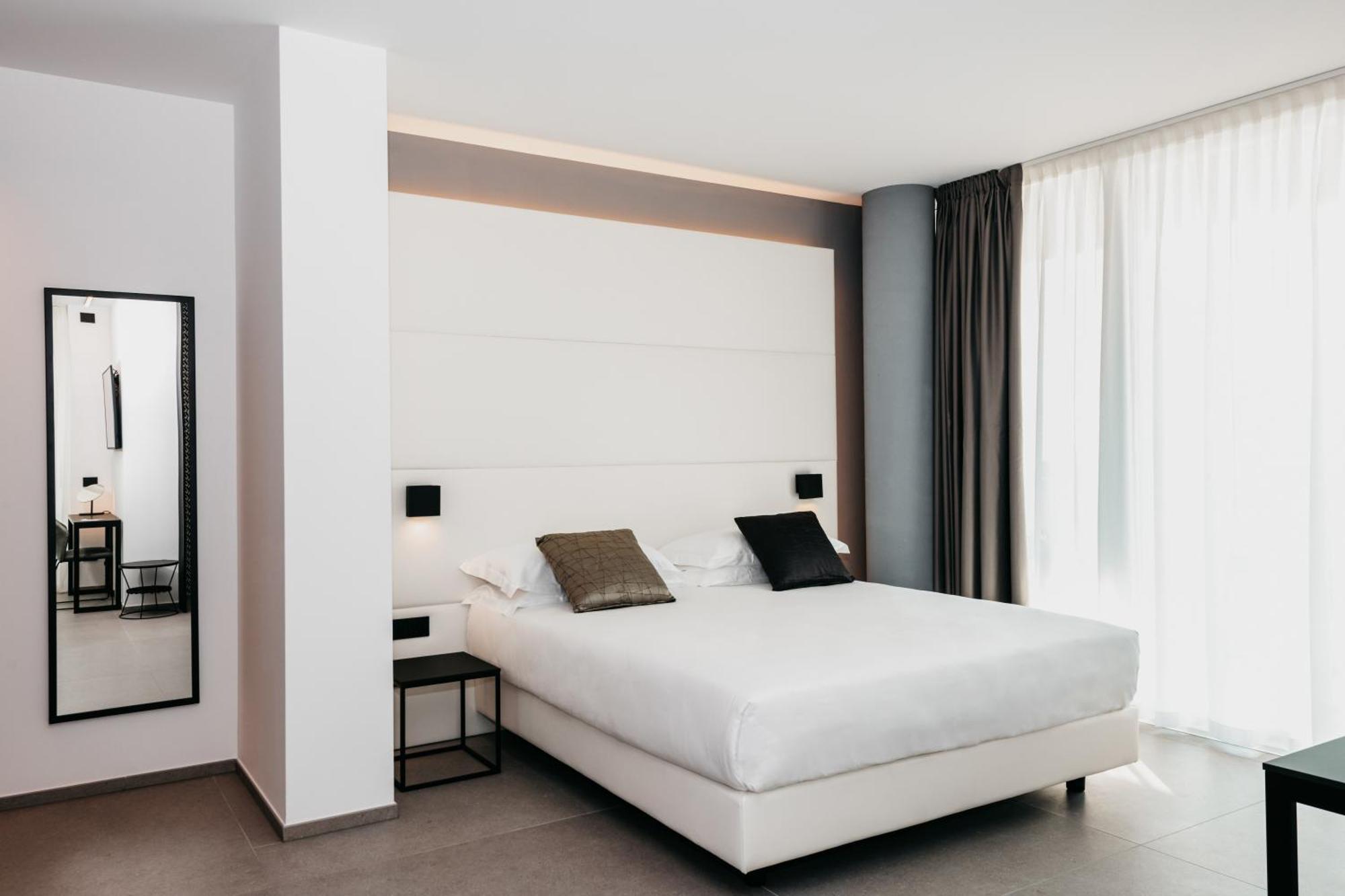 J44 Lifestyle Hotel Lido di Jesolo Esterno foto A room at the hotel