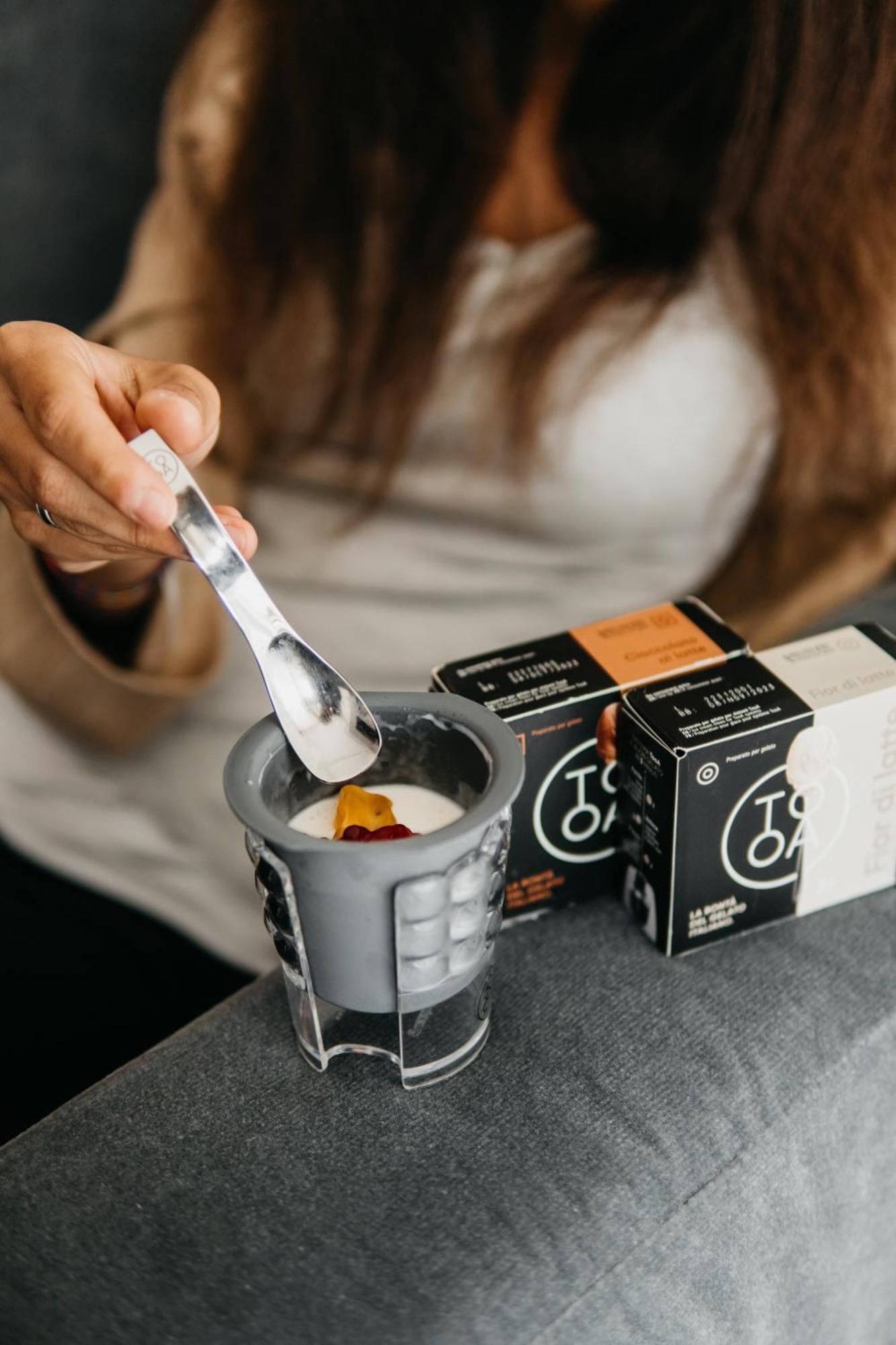 J44 Lifestyle Hotel Lido di Jesolo Esterno foto Preparation of a turmeric latte