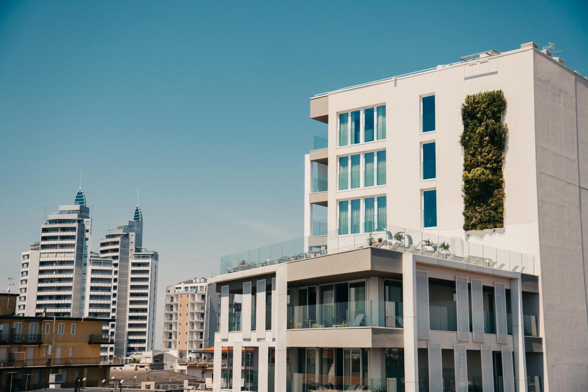 J44 Lifestyle Hotel Lido di Jesolo Esterno foto Residential buildings in Nicosia