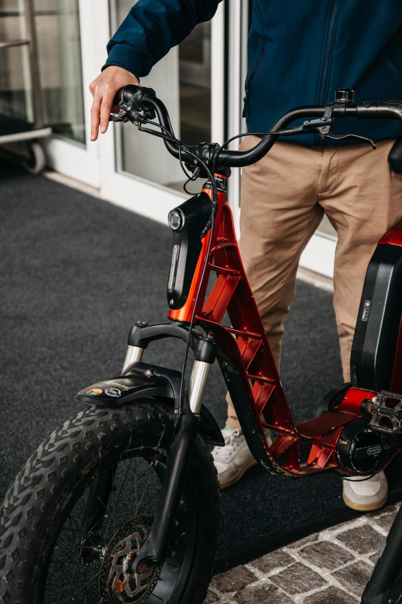 J44 Lifestyle Hotel Lido di Jesolo Esterno foto A bicycle lock