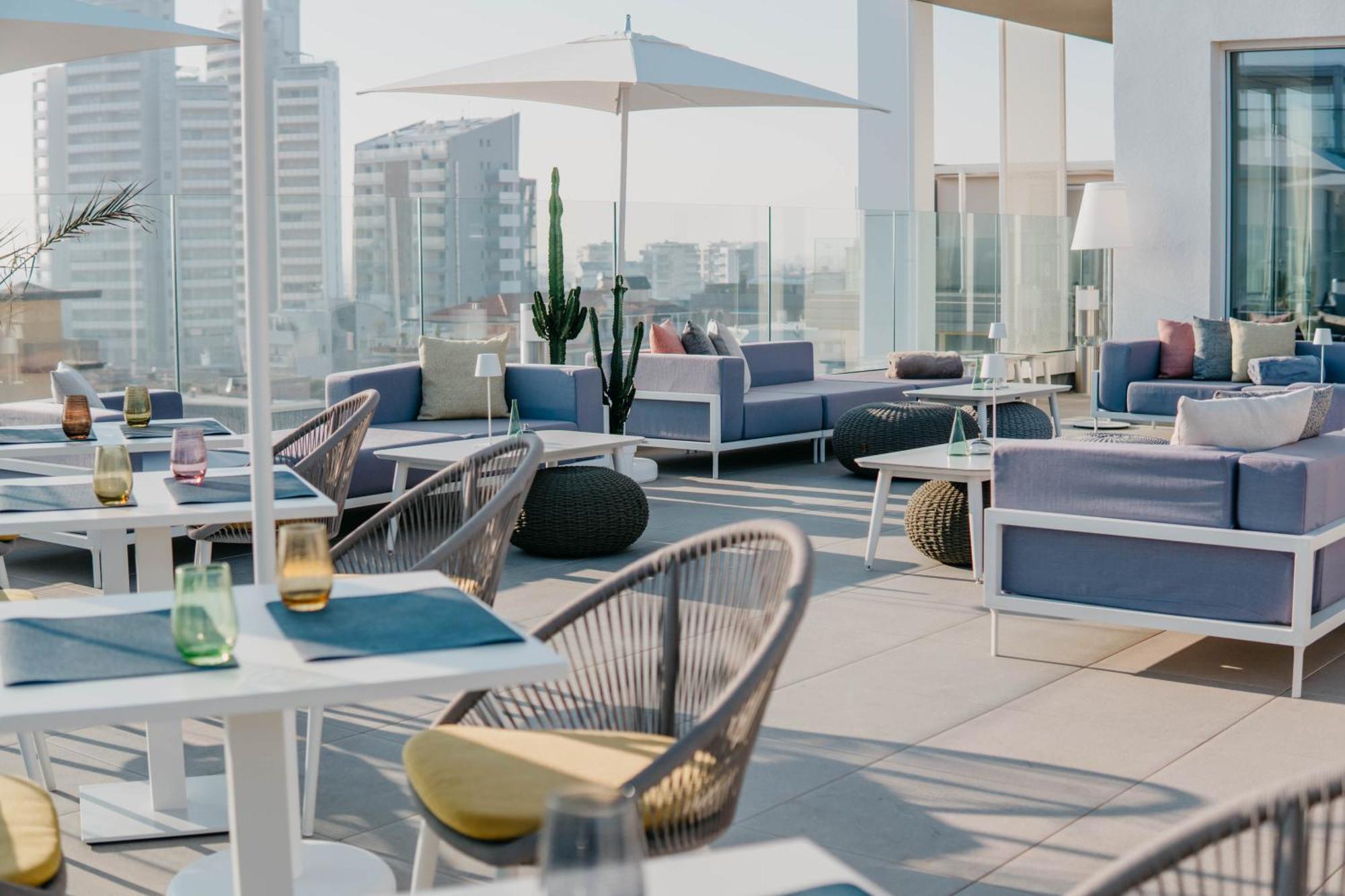 J44 Lifestyle Hotel Lido di Jesolo Esterno foto Skyline