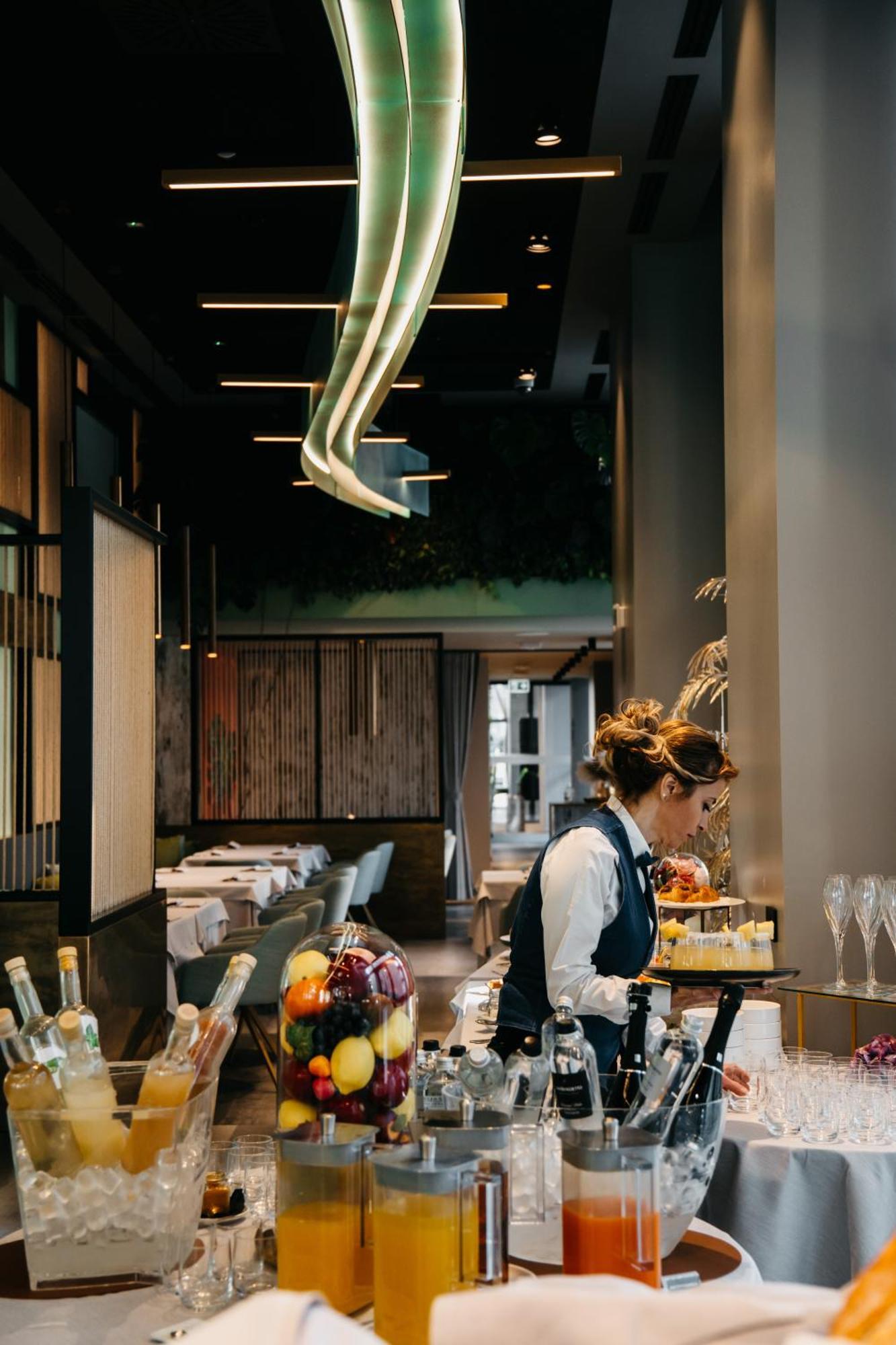 J44 Lifestyle Hotel Lido di Jesolo Esterno foto Restaurant interior